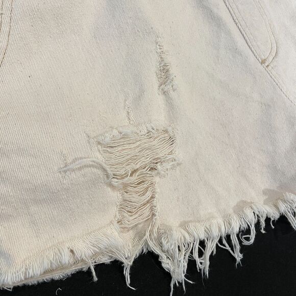 ~ Free People 30 Shortalls We The Free Cream Distressed Denim Short Overall Fray - Picture 4 of 16